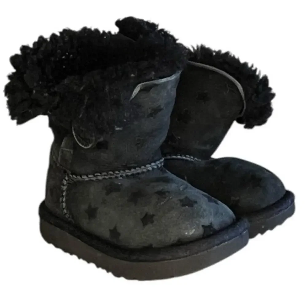 Girls UGG Bailey Button II Star Suede Faux Fur Lined Snow Boot Size 6 Black
